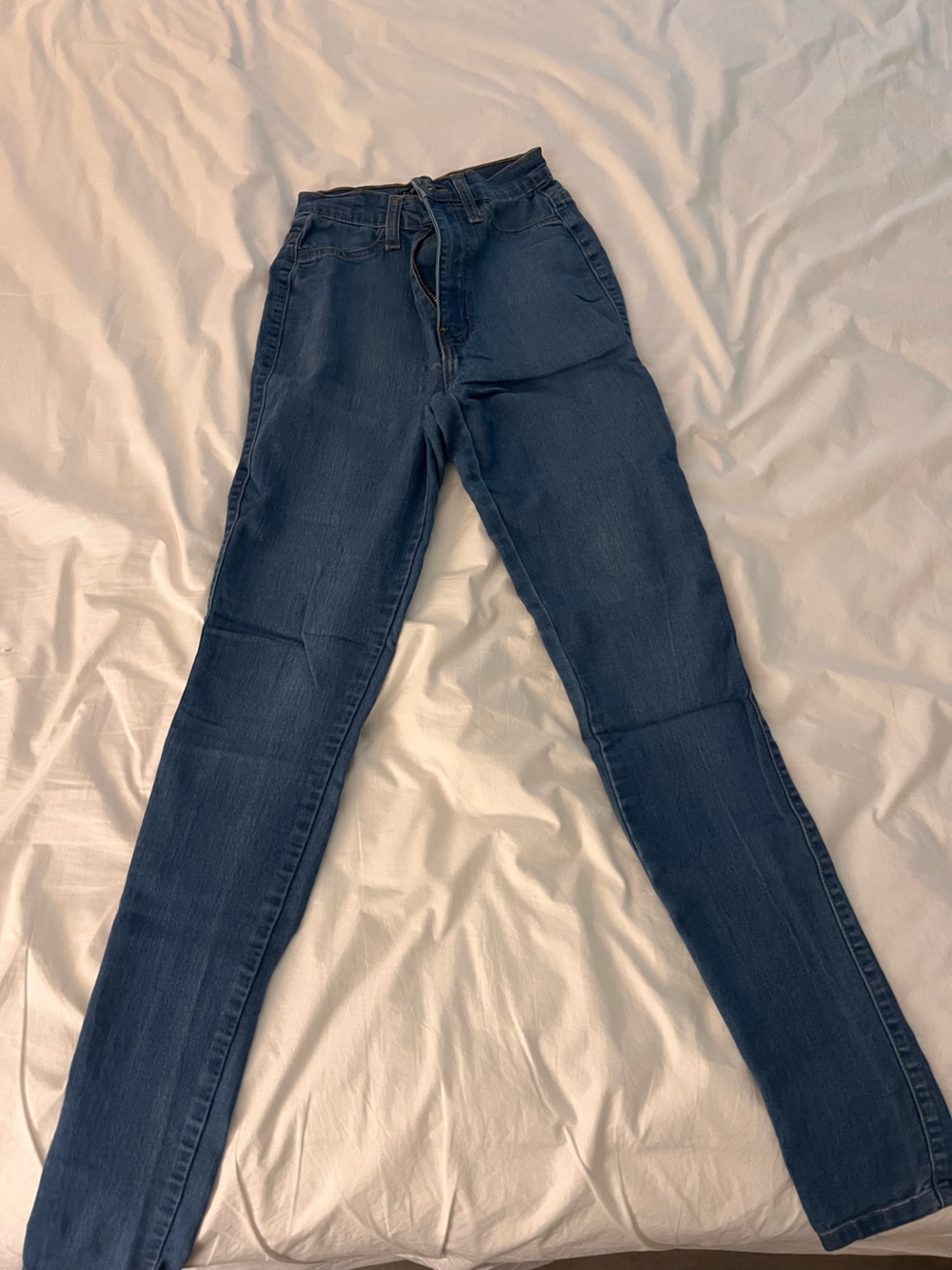 Fashion Nova Women’s Skinny Jeans in Dark Blue Wash